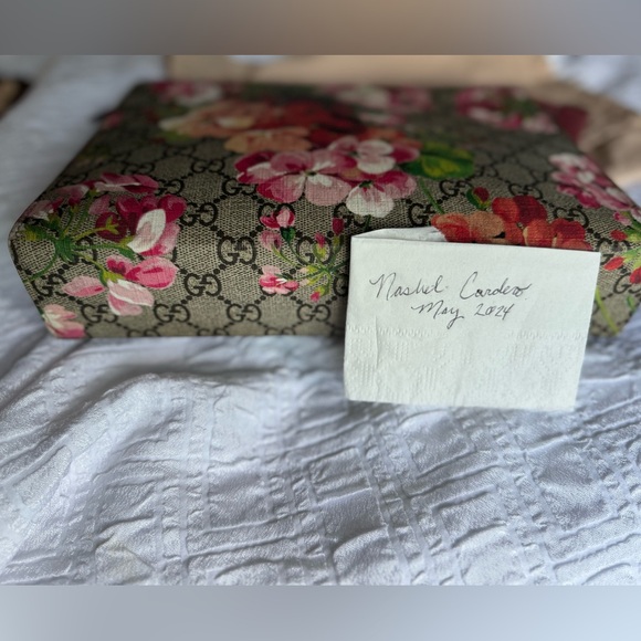 Gucci supreme monogram blooms cosmetic case 💗💗💗 - Picture 5 of 12